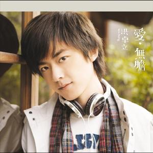 他含着她的花蒂猛吸
