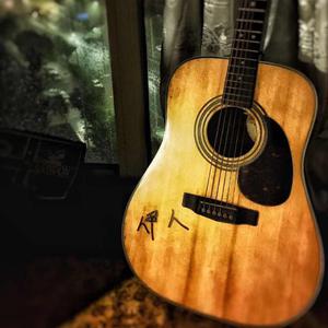 他含着她的花蒂猛吸
